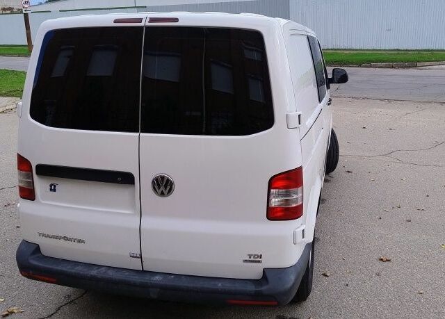 Білий Фольксваген Transporter, об'ємом двигуна 2 л та пробігом 380 тис. км за 12500 $, фото 2 на Automoto.ua