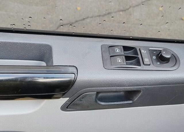 Білий Фольксваген Transporter, об'ємом двигуна 2 л та пробігом 380 тис. км за 12500 $, фото 9 на Automoto.ua