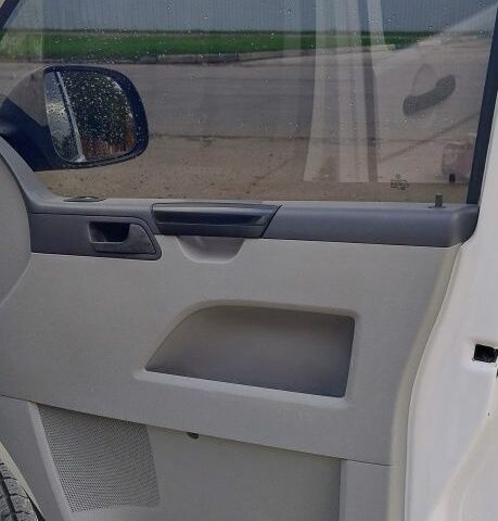 Білий Фольксваген Transporter, об'ємом двигуна 2 л та пробігом 380 тис. км за 12500 $, фото 16 на Automoto.ua