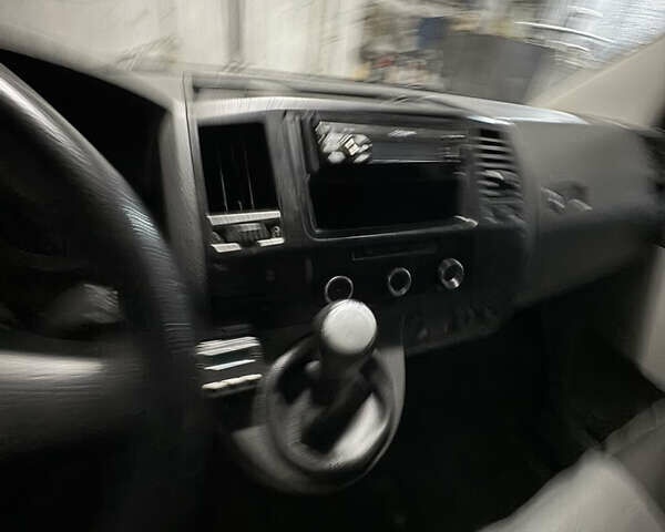 Белый Фольксваген Transporter, объемом двигателя 2 л и пробегом 239 тыс. км за 13900 $, фото 7 на Automoto.ua