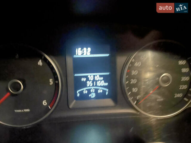 Білий Фольксваген Transporter, об'ємом двигуна 2 л та пробігом 351 тис. км за 15800 $, фото 4 на Automoto.ua