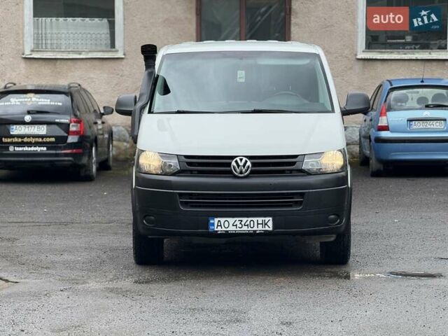 Белый Фольксваген Transporter, объемом двигателя 2 л и пробегом 208 тыс. км за 22400 $, фото 2 на Automoto.ua