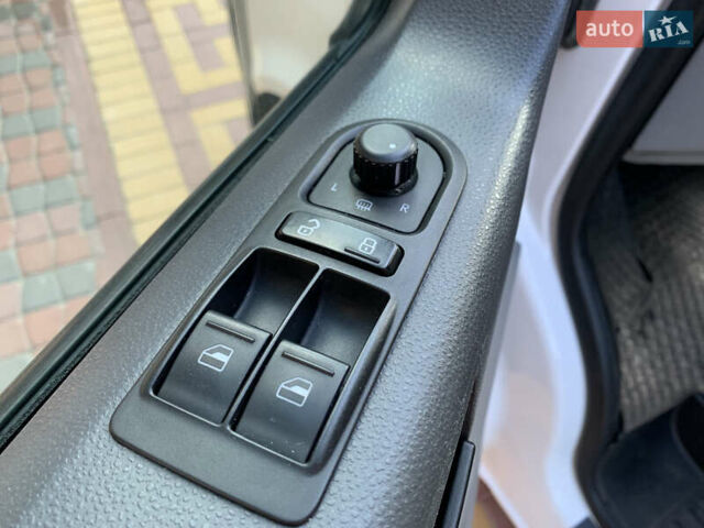 Белый Фольксваген Transporter, объемом двигателя 2 л и пробегом 330 тыс. км за 21900 $, фото 23 на Automoto.ua