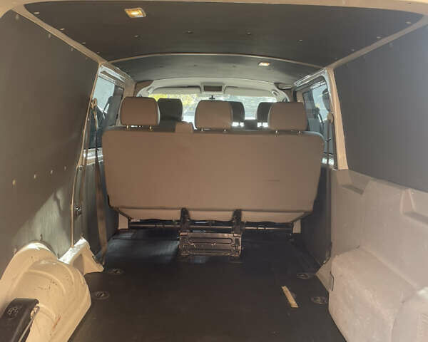 Білий Фольксваген Transporter, об'ємом двигуна 2 л та пробігом 351 тис. км за 15800 $, фото 6 на Automoto.ua