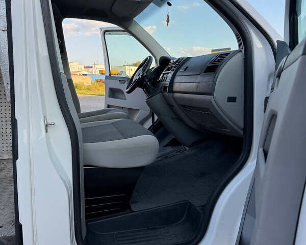 Білий Фольксваген Transporter, об'ємом двигуна 1.97 л та пробігом 317 тис. км за 13000 $, фото 15 на Automoto.ua