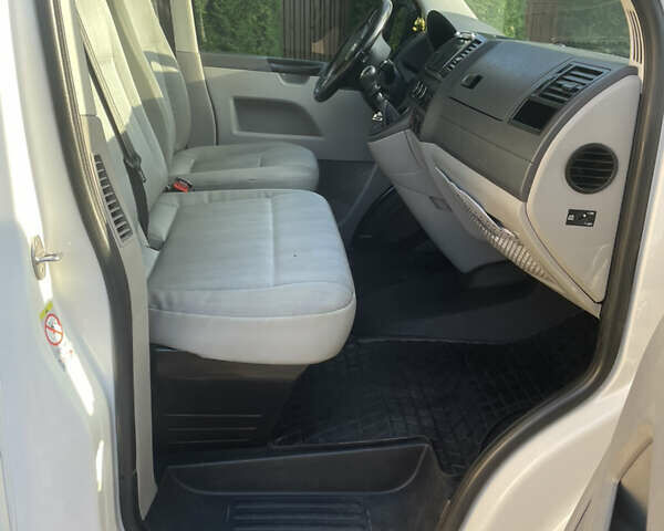 Білий Фольксваген Transporter, об'ємом двигуна 2 л та пробігом 351 тис. км за 15800 $, фото 12 на Automoto.ua