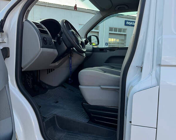 Білий Фольксваген Transporter, об'ємом двигуна 1.97 л та пробігом 317 тис. км за 13000 $, фото 13 на Automoto.ua