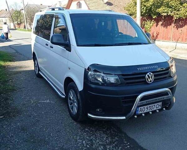 Белый Фольксваген Transporter, объемом двигателя 1.97 л и пробегом 300 тыс. км за 13600 $, фото 1 на Automoto.ua