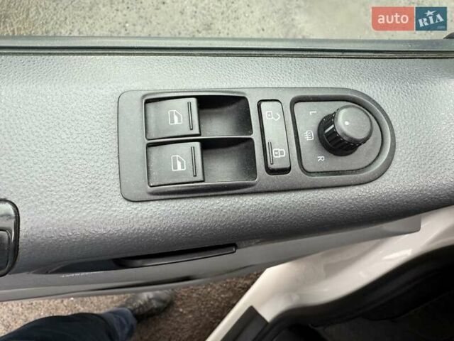 Белый Фольксваген Transporter, объемом двигателя 2 л и пробегом 208 тыс. км за 22400 $, фото 16 на Automoto.ua