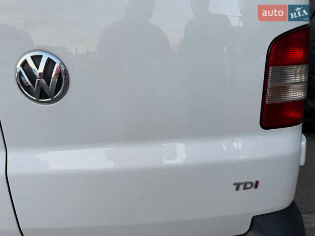 Білий Фольксваген Transporter, об'ємом двигуна 1.97 л та пробігом 317 тис. км за 13000 $, фото 6 на Automoto.ua