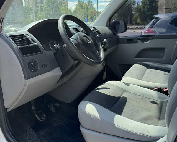 Білий Фольксваген Transporter, об'ємом двигуна 1.97 л та пробігом 200 тис. км за 11500 $, фото 12 на Automoto.ua