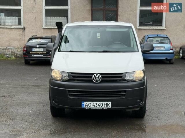 Белый Фольксваген Transporter, объемом двигателя 2 л и пробегом 208 тыс. км за 22400 $, фото 3 на Automoto.ua