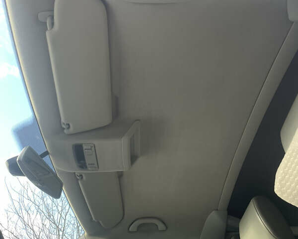 Білий Фольксваген Transporter, об'ємом двигуна 2 л та пробігом 351 тис. км за 15800 $, фото 5 на Automoto.ua