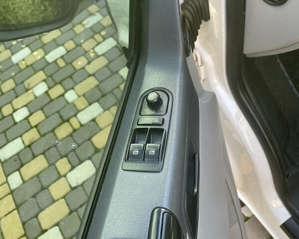 Білий Фольксваген Transporter, об'ємом двигуна 2 л та пробігом 351 тис. км за 15800 $, фото 7 на Automoto.ua