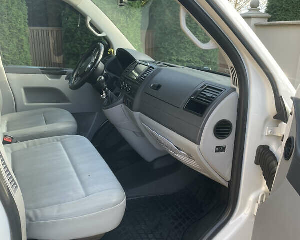 Білий Фольксваген Transporter, об'ємом двигуна 2 л та пробігом 351 тис. км за 15800 $, фото 14 на Automoto.ua