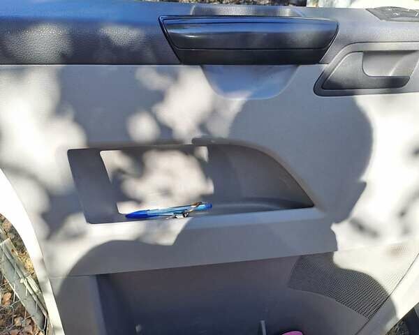 Білий Фольксваген Transporter, об'ємом двигуна 2 л та пробігом 260 тис. км за 15300 $, фото 16 на Automoto.ua