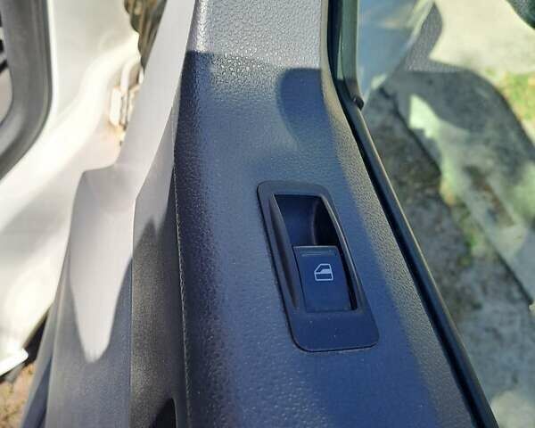 Білий Фольксваген Transporter, об'ємом двигуна 2 л та пробігом 260 тис. км за 15300 $, фото 27 на Automoto.ua