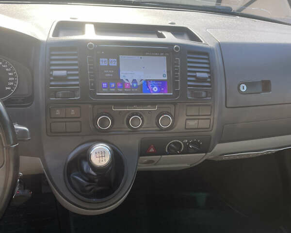 Білий Фольксваген Transporter, об'ємом двигуна 2 л та пробігом 351 тис. км за 15800 $, фото 9 на Automoto.ua