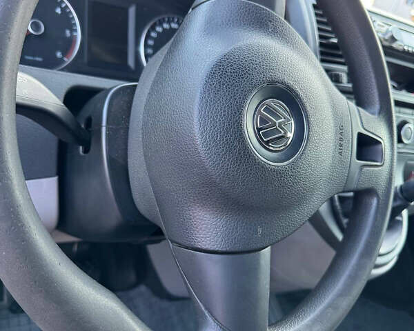 Білий Фольксваген Transporter, об'ємом двигуна 1.97 л та пробігом 317 тис. км за 13000 $, фото 12 на Automoto.ua