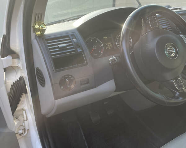 Білий Фольксваген Transporter, об'ємом двигуна 2 л та пробігом 351 тис. км за 15800 $, фото 8 на Automoto.ua