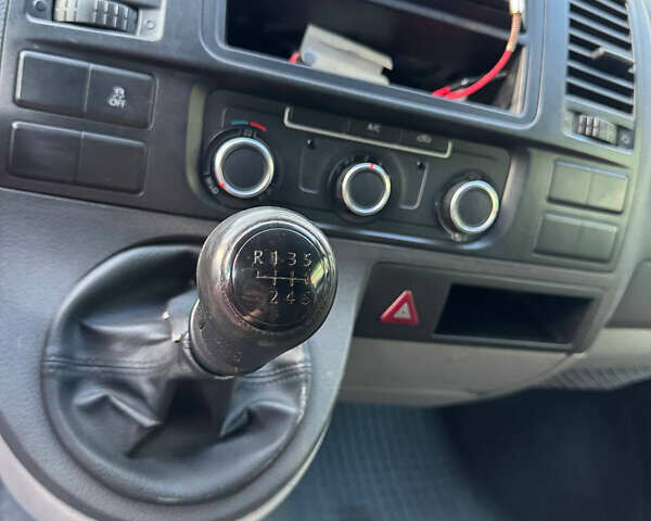 Білий Фольксваген Transporter, об'ємом двигуна 1.97 л та пробігом 317 тис. км за 13000 $, фото 17 на Automoto.ua