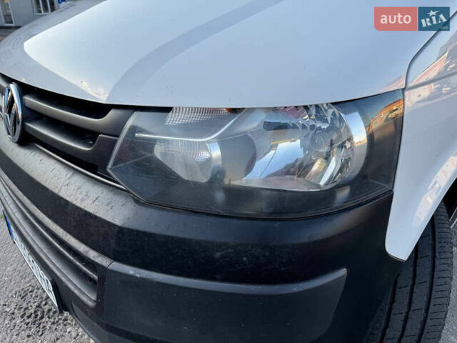 Білий Фольксваген Transporter, об'ємом двигуна 1.97 л та пробігом 317 тис. км за 13000 $, фото 4 на Automoto.ua