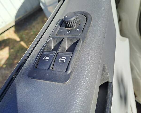 Білий Фольксваген Transporter, об'ємом двигуна 2 л та пробігом 260 тис. км за 15300 $, фото 21 на Automoto.ua