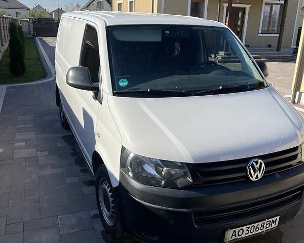 Белый Фольксваген Transporter, объемом двигателя 1.97 л и пробегом 408 тыс. км за 12900 $, фото 2 на Automoto.ua