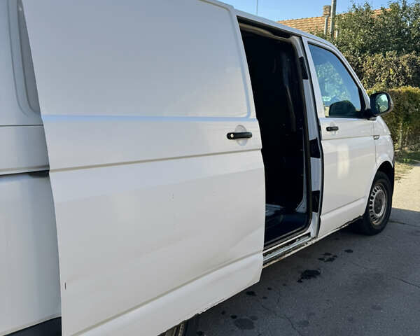 Белый Фольксваген Transporter, объемом двигателя 1.97 л и пробегом 340 тыс. км за 15000 $, фото 5 на Automoto.ua