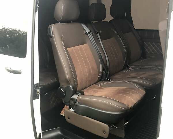 Белый Фольксваген Transporter, объемом двигателя 2 л и пробегом 325 тыс. км за 17300 $, фото 3 на Automoto.ua