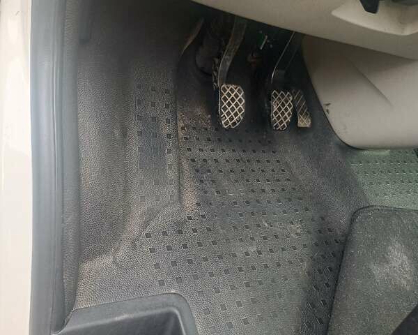 Білий Фольксваген Transporter, об'ємом двигуна 1.97 л та пробігом 260 тис. км за 21500 $, фото 16 на Automoto.ua