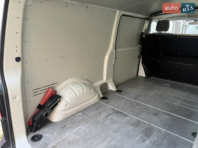 Белый Фольксваген Transporter, объемом двигателя 2 л и пробегом 220 тыс. км за 22500 $, фото 26 на Automoto.ua