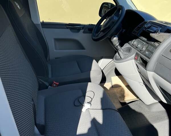 Белый Фольксваген Transporter, объемом двигателя 1.97 л и пробегом 408 тыс. км за 12900 $, фото 3 на Automoto.ua