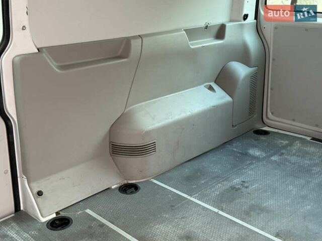 Белый Фольксваген Transporter, объемом двигателя 2 л и пробегом 220 тыс. км за 22500 $, фото 27 на Automoto.ua