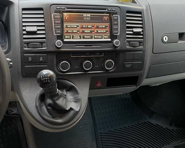 Білий Фольксваген Transporter, об'ємом двигуна 1.97 л та пробігом 265 тис. км за 16800 $, фото 12 на Automoto.ua