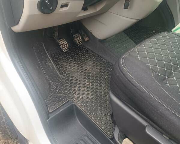 Білий Фольксваген Transporter, об'ємом двигуна 1.97 л та пробігом 260 тис. км за 21500 $, фото 14 на Automoto.ua