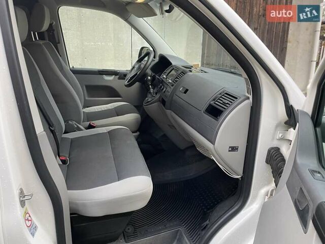 Білий Фольксваген Transporter, об'ємом двигуна 1.97 л та пробігом 265 тис. км за 16800 $, фото 10 на Automoto.ua