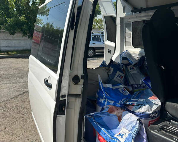 Белый Фольксваген Transporter, объемом двигателя 1.97 л и пробегом 260 тыс. км за 17500 $, фото 5 на Automoto.ua