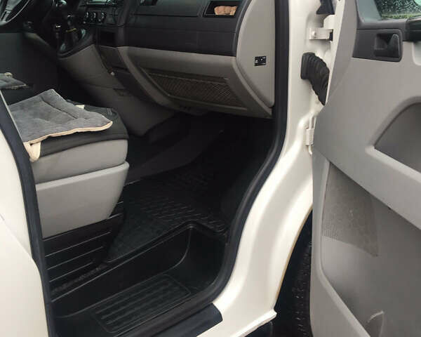 Белый Фольксваген Transporter, объемом двигателя 1.97 л и пробегом 338 тыс. км за 21999 $, фото 23 на Automoto.ua