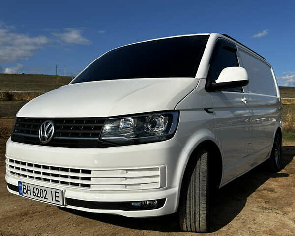 Белый Фольксваген Transporter, объемом двигателя 1.97 л и пробегом 311 тыс. км за 16000 $, фото 1 на Automoto.ua
