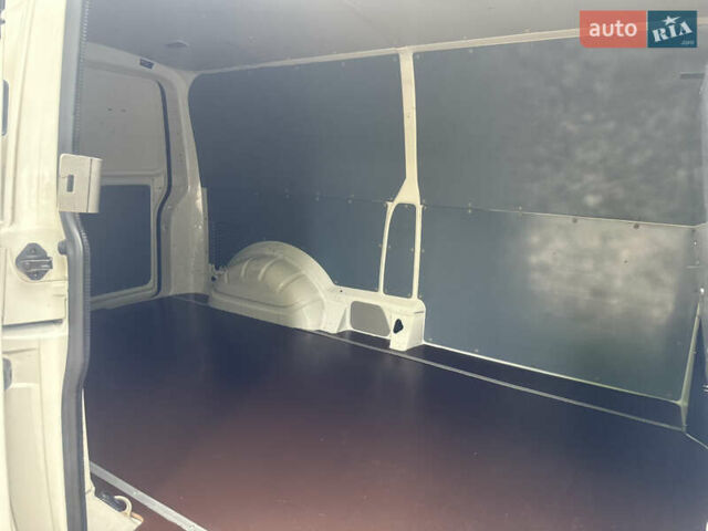 Белый Фольксваген Transporter, объемом двигателя 2 л и пробегом 264 тыс. км за 15900 $, фото 43 на Automoto.ua