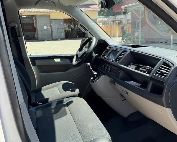 Белый Фольксваген Transporter, объемом двигателя 2 л и пробегом 271 тыс. км за 18000 $, фото 3 на Automoto.ua