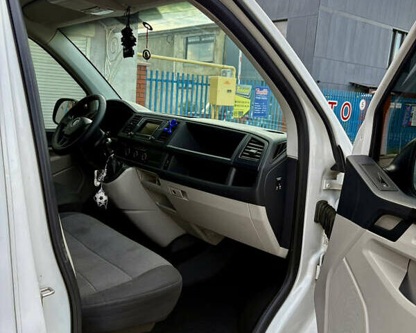 Білий Фольксваген Transporter, об'ємом двигуна 2 л та пробігом 305 тис. км за 15999 $, фото 14 на Automoto.ua