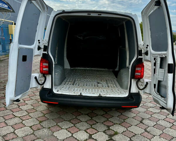 Білий Фольксваген Transporter, об'ємом двигуна 2 л та пробігом 305 тис. км за 15999 $, фото 19 на Automoto.ua