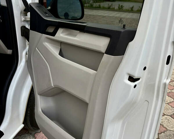 Білий Фольксваген Transporter, об'ємом двигуна 2 л та пробігом 305 тис. км за 15999 $, фото 15 на Automoto.ua