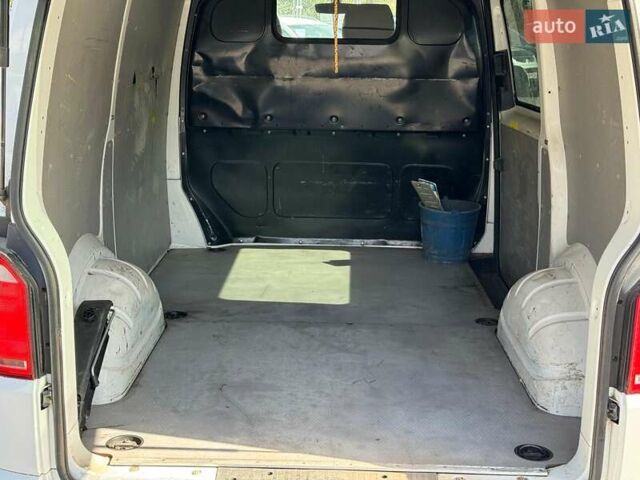 Белый Фольксваген Transporter, объемом двигателя 2 л и пробегом 230 тыс. км за 17340 $, фото 16 на Automoto.ua