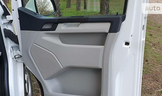 Белый Фольксваген Transporter, объемом двигателя 2 л и пробегом 270 тыс. км за 23100 $, фото 47 на Automoto.ua