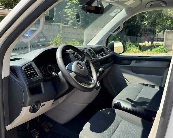 Белый Фольксваген Transporter, объемом двигателя 2 л и пробегом 271 тыс. км за 18000 $, фото 2 на Automoto.ua