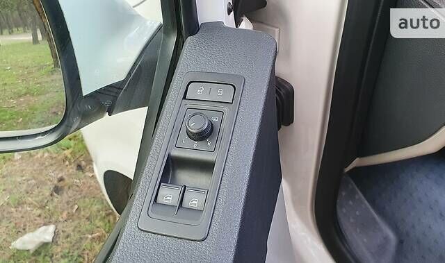 Белый Фольксваген Transporter, объемом двигателя 2 л и пробегом 270 тыс. км за 23100 $, фото 51 на Automoto.ua