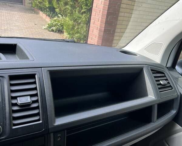 Білий Фольксваген Transporter, об'ємом двигуна 2 л та пробігом 295 тис. км за 15500 $, фото 4 на Automoto.ua